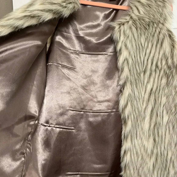 Fur vest! - Picture 3 of 4